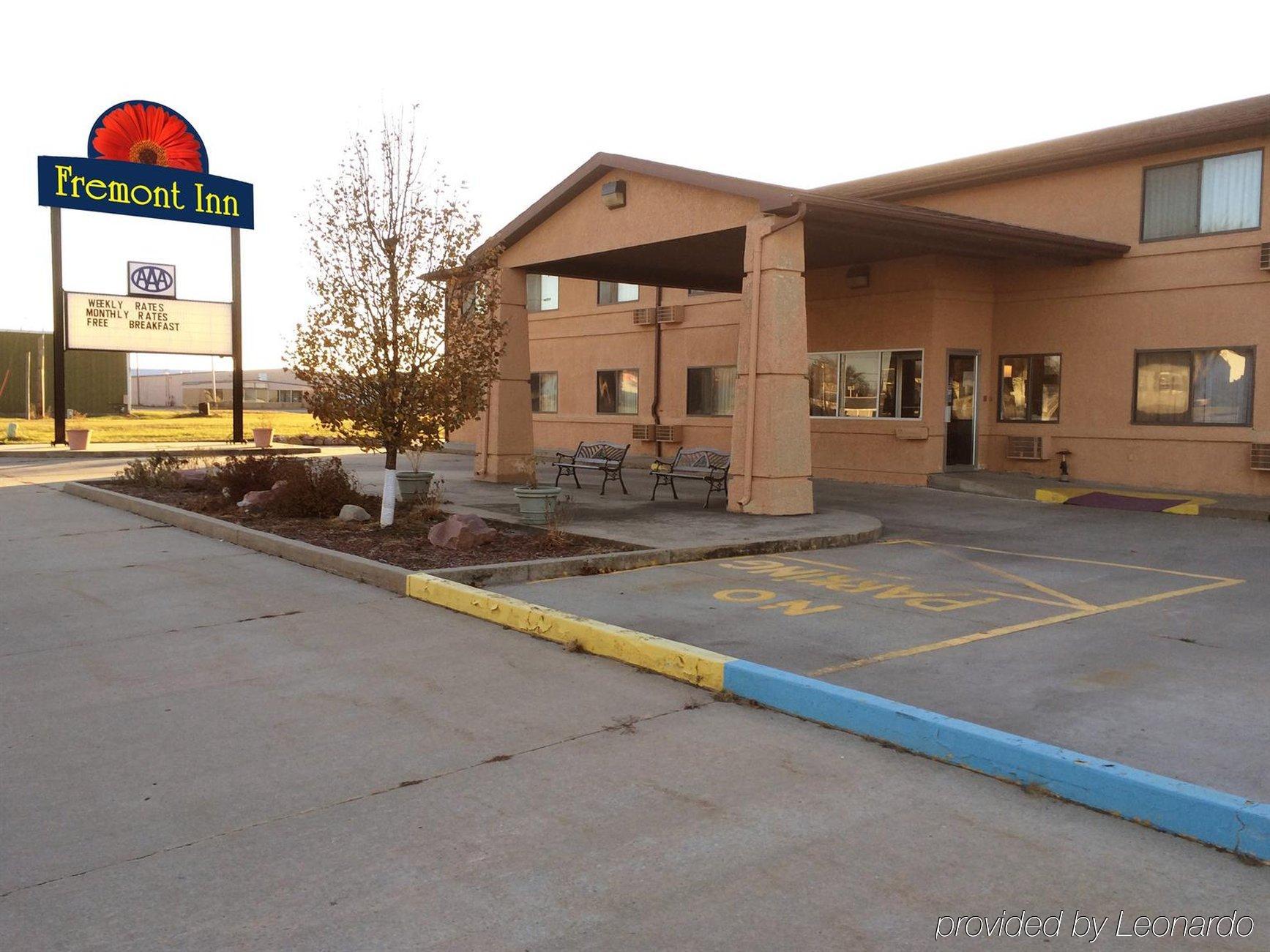 Super 8 By Wyndham Shenandoah Hotel Exterior foto