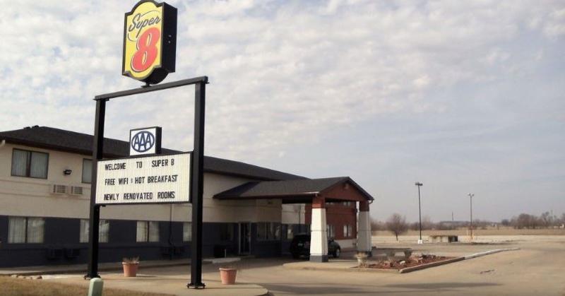 Super 8 By Wyndham Shenandoah Hotel Exterior foto